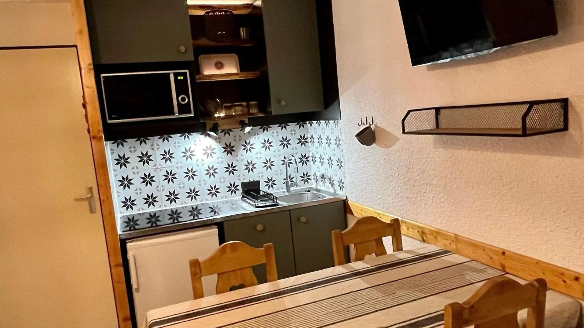 Appartement 2 Pieces Pour 5 Pers. A L'Alpe D'Huez, Proche Commerces Et Telecabine, Animaux Admis - Fr-1-405-346 0*, Huez